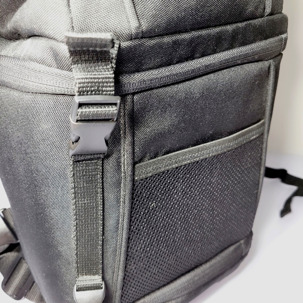 Amazon Basics Camera Sling Pack - Picture 3 of 7